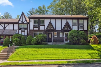 68 Yorkshire Dr, Suffern, NY 10901