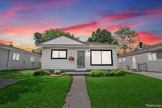 20349 Floral St, Livonia, MI 48152
