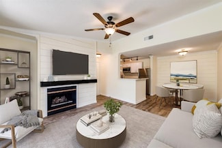 522 Granville Ct, Atlanta, GA 30328