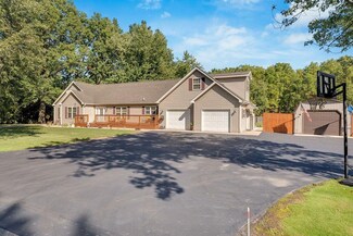 1249 Stanley St, Chesterton, IN 46304