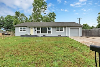 725 N Redbarn Ln, Wichita, KS 67212