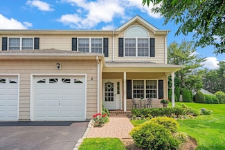 4 Chimay Ct, Huntington Station, NY 11746