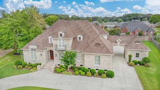 131 Emerald Lake Dr, Jackson, TN 38305