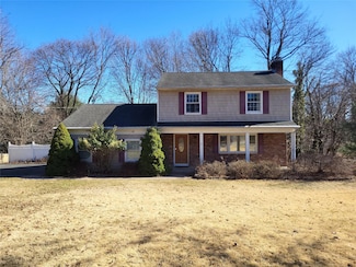 3 Eden Dr, Stony Brook, NY 11790