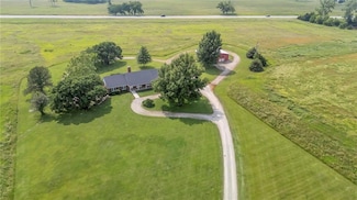 28210 Hedge Ln, Paola, KS 66071