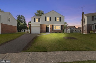 513 Ridley Cir, Morton, PA 19070