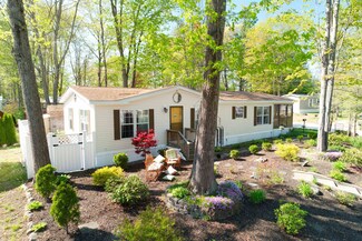 216 Robinhood Dr, Exeter, NH 03833