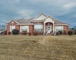 428 Maribeth Loop, Deatsville, AL 36022