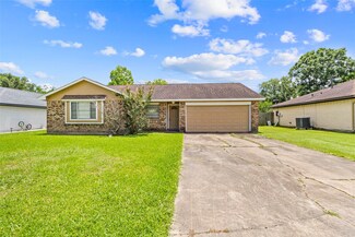 128 Dallas St, Angleton, TX 77515