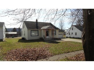 3502 Pennsylvania Ave NE, Zoarville, OH 44656