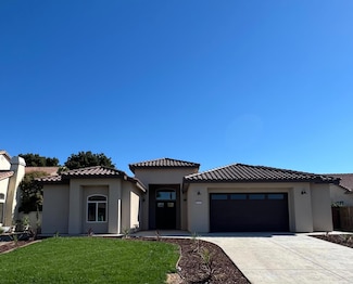 8440 Lake Shore Dr, Chowchilla, CA 93610