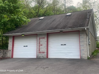 657 W 8th St, Wyoming, PA 18644