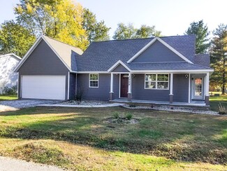 1008 E Mill St, Staunton, IL 62088