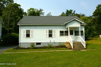 62 Saunders St, Whitehall, NY 12887