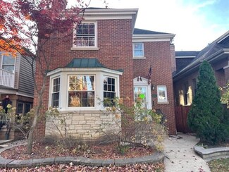 5733 N Kerbs Ave, Chicago, IL 60646