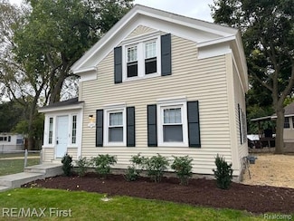 35487 Glover St, Wayne, MI 48184