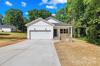 332 Hollingswood Dr, Statesville, NC 28625