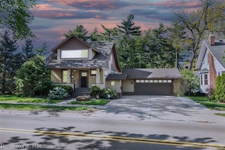 233 Gardenia Ave, Royal Oak, MI 48067