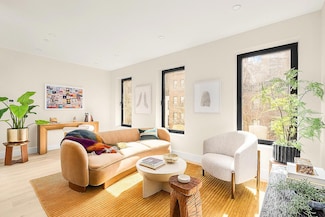 221 E 48th St Unit 3, New York, NY 10017