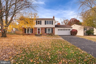 2594 Viking Dr, Herndon, VA 20171