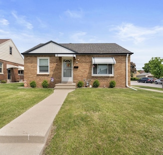 944 W Eden Place, Milwaukee, WI 53221