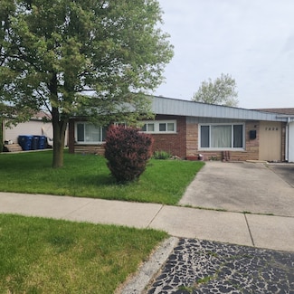 7826 W 98th Place, Hickory Hills, IL 60457