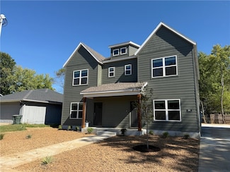 820 Dockery Ln, Fayetteville, AR 72701