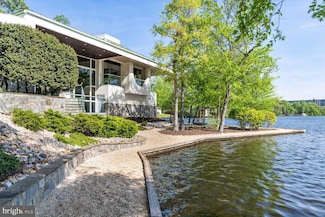 6106 Beachway Dr, Falls Church, VA 22041