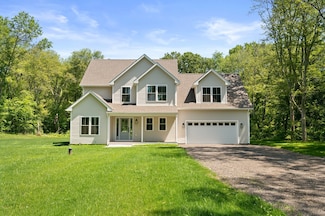 82B Pires Dr, Montville, CT 06370