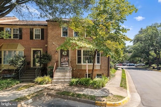 2867 Sutton Oaks Ln, Vienna, VA 22181