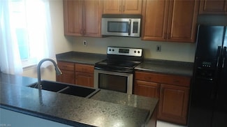 208 Henwick Ct, Chesapeake, VA 23320