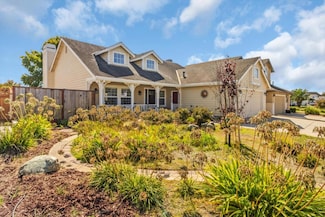 8 Bristol Cir, Salinas, CA 93906