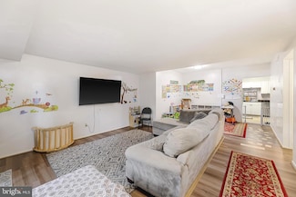 7233 Jillspring Ct Unit 18C, Springfield, VA 22152