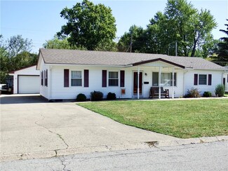 215 Lynwood Dr, Whiteland, IN 46184
