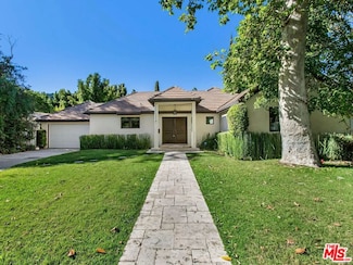 13201 Bloomfield St, Sherman Oaks, CA 91423