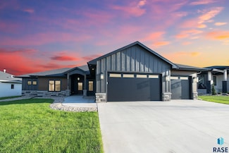 6609 E Corsair Dr, Sioux Falls, SD 57110