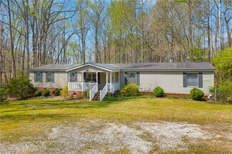 104 S Port Bass Dr, Fair Play, SC 29643