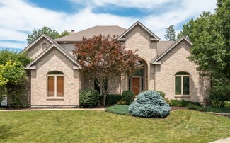 360 David Ln, Roselle, IL 60172