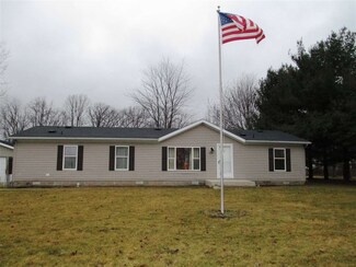 406 Pleasant Acres Dr, Nappanee, IN 46550