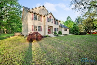 2515 S Berkey Southern Rd, Swanton, OH 43558