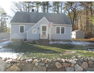 17 Howard St, Wenham, MA 01984