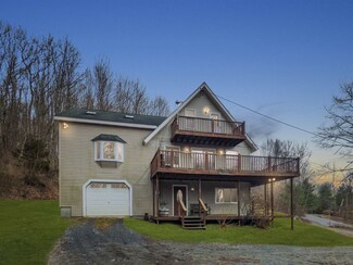 87 B Hill Rd, Pownal, VT 05261