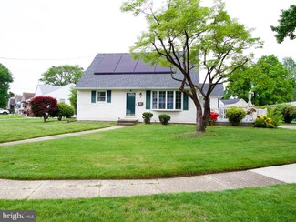 35 W Woodcrest Ave, Maple Shade, NJ 08052