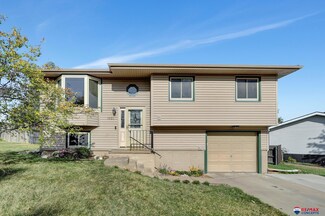 1921 NW 50th St, Lincoln, NE 68528