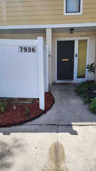 7936 Los Robles Ct, Jacksonville, FL 32256