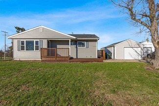1152 Regent St NE, Cedar Rapids, IA 52402