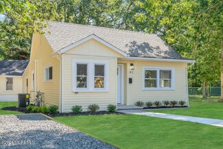 82 Lighthouse Dr, Waretown, NJ 08758