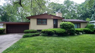 733 Williams Dr, Crown Point, IN 46307