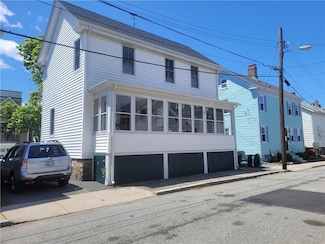 11 Byrnes St, Newport, RI 02840