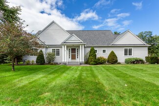 1 Larkspur Ln, Brunswick, ME 04011